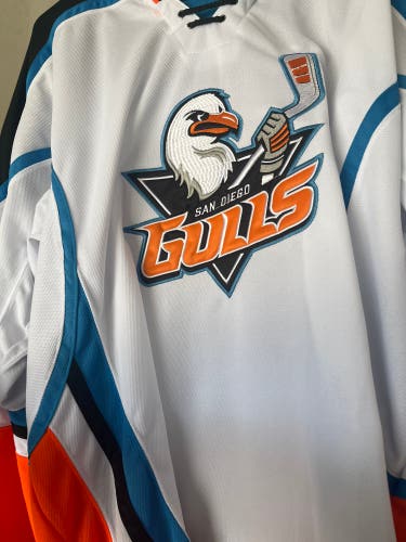 Yellow Men's Size 52 CCM Jersey (Used)