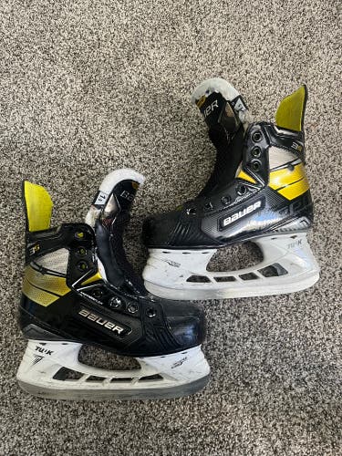 Bauer Supreme 3S Hockey Skates Size 1.5 (Used)