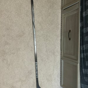 Intermediate Bauer Vapor Hyperlite 2 Left Hand Hockey Stick P92M Pro Stock (New)