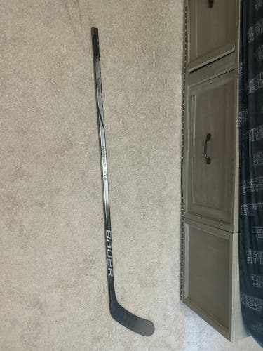 Intermediate Bauer Vapor Hyperlite 2 Left Hand Hockey Stick P92M Pro Stock (New)
