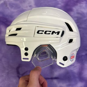 White Medium CCM Tacks 720 Helmet (Used)