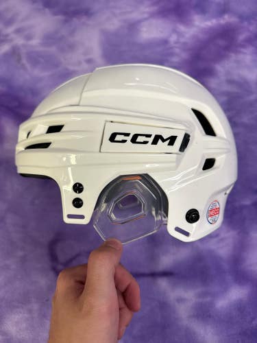 White Medium CCM Tacks 720 Helmet (Used)