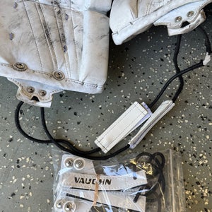2020 28" Vaughn Velocity V9 Goalie Leg Pads (Used)