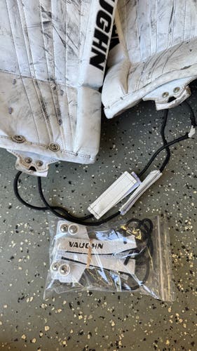 2020 28" Vaughn Velocity V9 Goalie Leg Pads (Used)