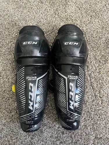 Youth CCM Tacks 9550 10" Shin Pads (Used)