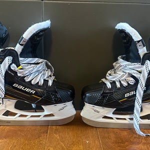 Bauer Supreme M5 Pro Hockey Skates Wide Width Junior Size 1 (Used)