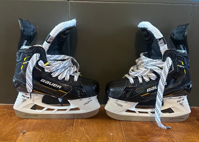 Bauer Supreme M5 Pro Hockey Skates Wide Width Junior Size 1 (Used)