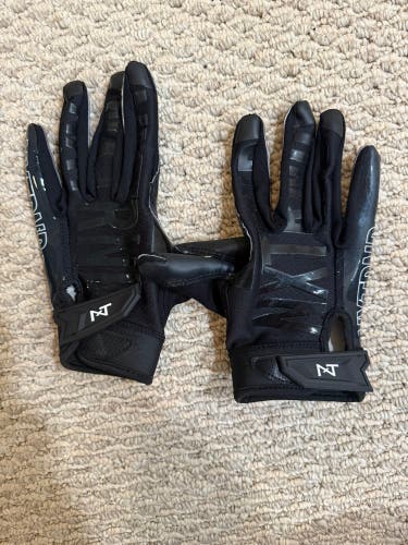 Black XL Adult Gloves (Used)