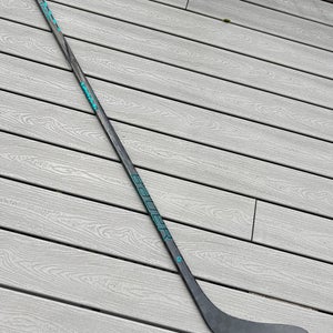 55 flex P28 Bauer Twitch Left Hand Hockey Stick P28 (Used)