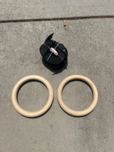 Gymnastics rings with straps
