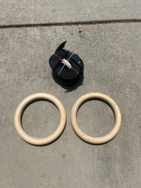 Gymnastics rings with straps