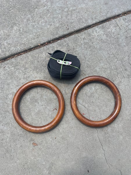 Gymnastics rings with straps