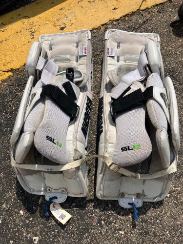 28" Junior Vaughn Ventus SLR Jr Goalie Leg Pads (Used)