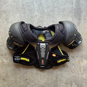 Medium Junior CCM Tacks AS-V Shoulder Pads (Used)