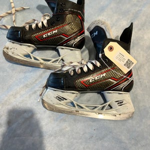 Junior CCM JetSpeed FT350 Hockey Skates Regular Width Size 1 (Used)