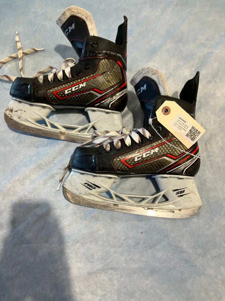 Junior CCM JetSpeed FT350 Hockey Skates Regular Width Size 1 (Used)