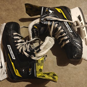 Bauer Supreme M3 Hockey Skates Regular Width Size 5.5 (Used)