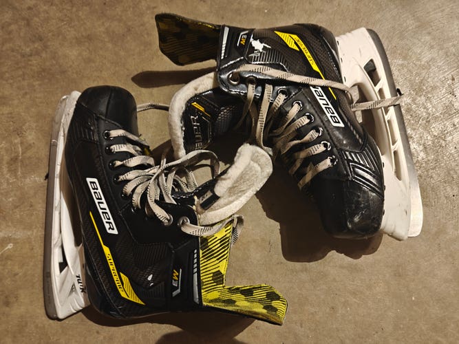 Bauer Supreme M3 Hockey Skates Regular Width Size 5.5 (Used)