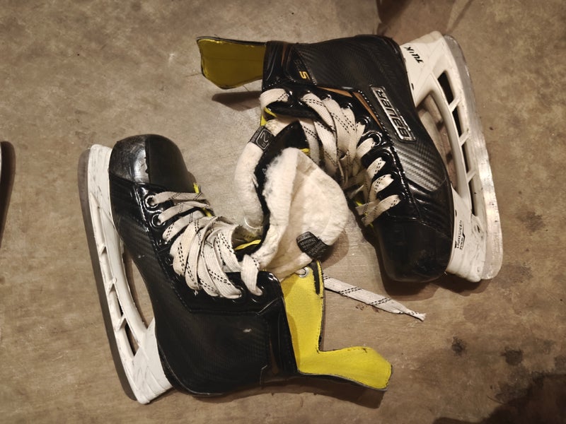 Bauer Supreme S25 Hockey Skates Regular Width Size 2 (Used)