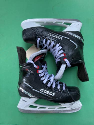 Senior Bauer Vapor X3.5 Hockey Skates Regular Width 5.5 (Used)