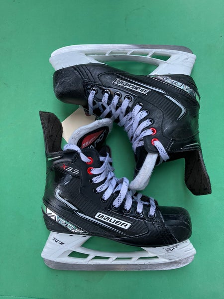 Senior Bauer Vapor X3.5 Hockey Skates Regular Width 5.5 (Used)