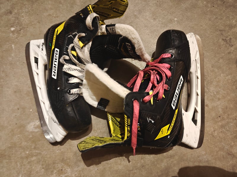 Bauer Supreme S27 Hockey Skates Regular Width Size 3.5 (Used)