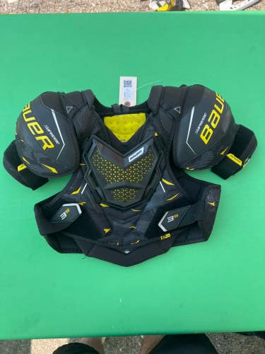 Medium Junior Bauer Supreme 3S Shoulder Pads (Used)