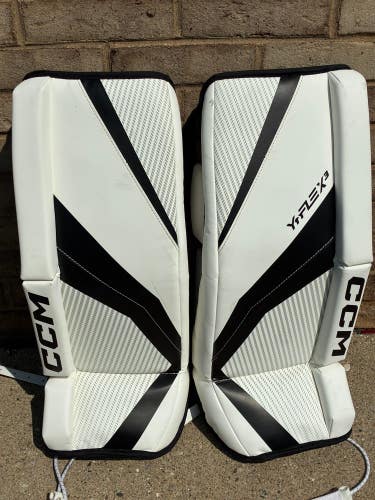 White 24" Youth CCM YTFLEX 3 Goalie Leg Pads (Used)