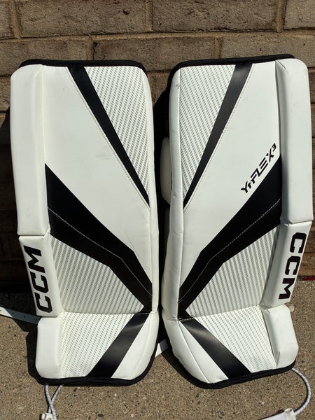 White 24" Youth CCM YTFLEX 3 Goalie Leg Pads (Used)