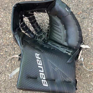 Black Senior Bauer Supreme Ultrasonic Goalie Gloves & Blockers Regular (Used)