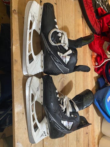 2024 True Pro Custom Hockey Skates Regular Width Pro Stock 11 (Used)