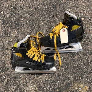 Intermediate Bauer Supreme 3S pro Hockey Goalie Skates Regular Width Size 5 (Used)