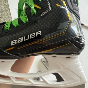 Bauer Supreme M5 Pro Hockey Skates Size 1 (Used)