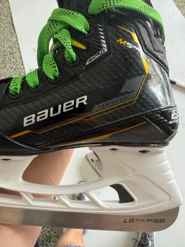 Bauer Supreme M5 Pro Hockey Skates Size 1 (Used)