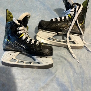 Youth Bauer Vapor 3X Hockey Skates Regular Width 13.5 (Used)