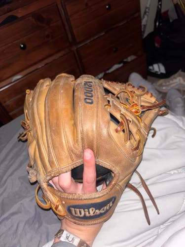 Wilson RH Infield A2000 Baseball Glove 11.5" (Used)