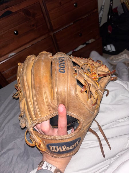 Wilson RH Infield A2000 Baseball Glove 11.5" (Used)