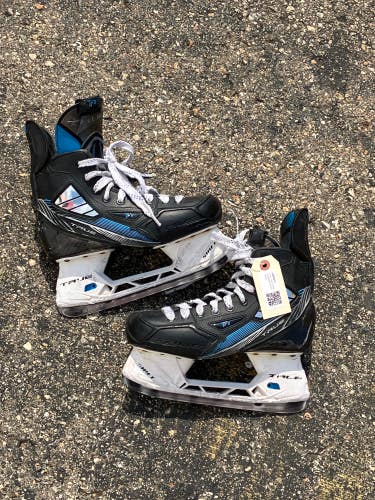 Junior True TF9 Hockey Skates Size 5.5 (Used)