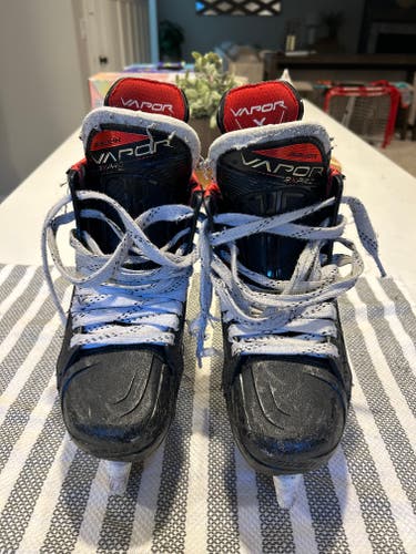Bauer Vapor 3X Pro Hockey Skates Wide Width Size 5 (Used)