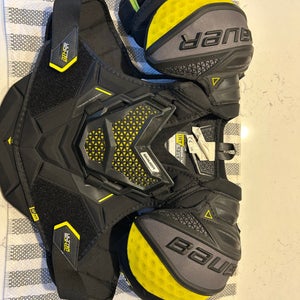 Medium Intermediate Bauer Supreme Ultrasonic Shoulder Pads