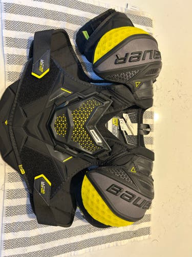 Medium Intermediate Bauer Supreme Ultrasonic Shoulder Pads
