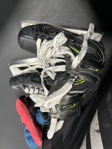 Bauer Elite Hockey Goalie Skates Size 2 (Used)