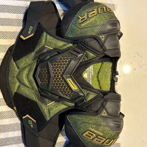 Bauer GS shoulder pads Medium