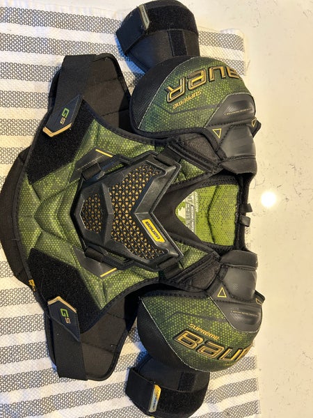 Bauer GS shoulder pads Medium