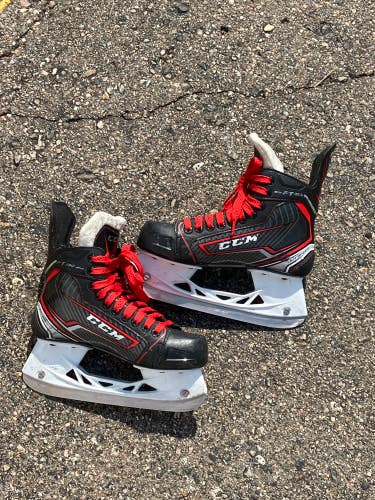 Intermediate CCM JetSpeed FT360 Hockey Skates Extra Wide Width Size 4.5 (Used)