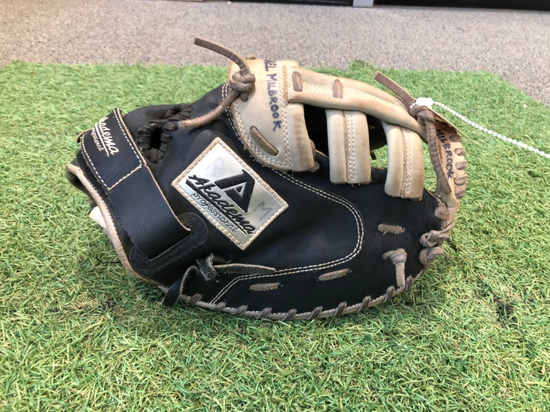 Akadema AMC165 RH Catcher's Softball Glove 35" (Used)