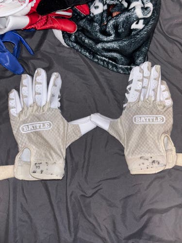 White Large Adult Battle Gloves (Used)