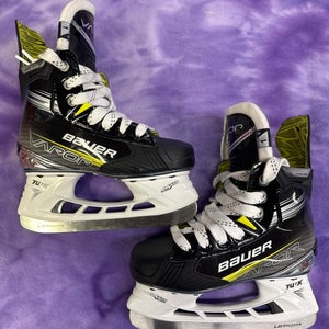 Junior Bauer Vapor X4 Hockey Skates Regular Width Size 1 (Used)