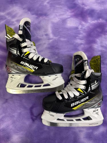 Junior Bauer Vapor X4 Hockey Skates Regular Width Size 1 (Used)