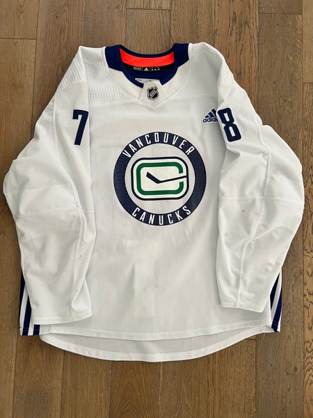 Vancouver Canucks practice jersey mic 58